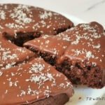 Torta Vegan Cacao e Barbabietola con Crema al Cioccolato e Avocado