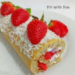 Rotolo Proteico Cocco e Fragole con Crema allo Yogurt