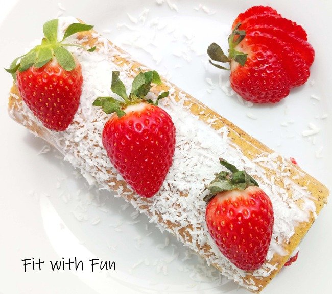 Rotolo Dolce con Cocco e Fragole Proteico Senza Glutine Low Carb
