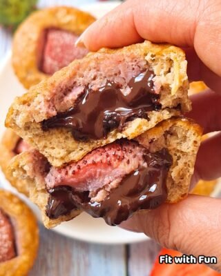 Muffin Proteici alle Fragole con Cuore Fondente Senza Lattosio