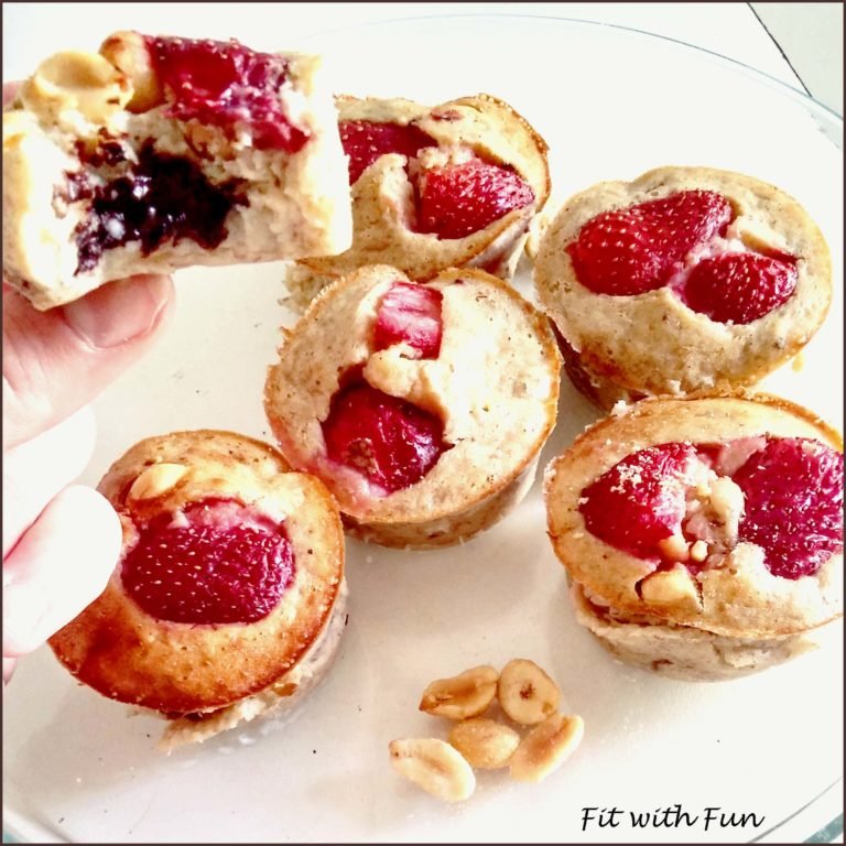 Muffin Proteici alle Fragole con Cuore di Cioccolato