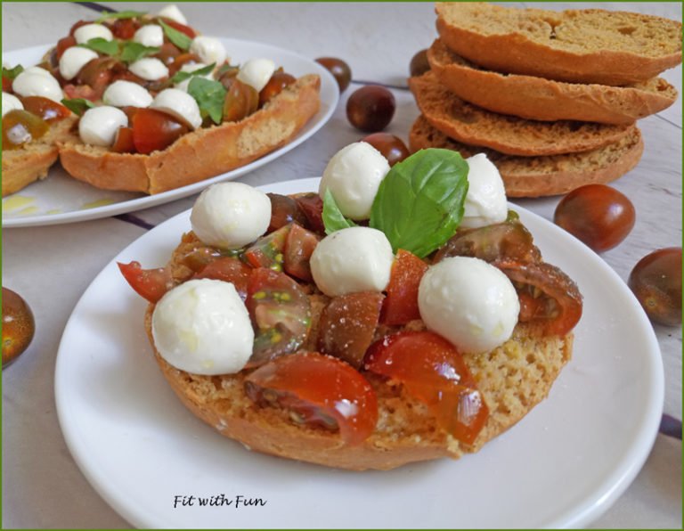 Freselle o Friselle con Ricetta Semi Integrale e Proteica