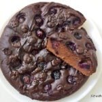 Torta Avocado Brownie al Cioccolato e Mirtilli Senza Glutine