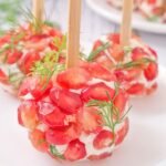 Palline di Ricotta e Melograno Antipasto Natalizio con 3 Ingredienti